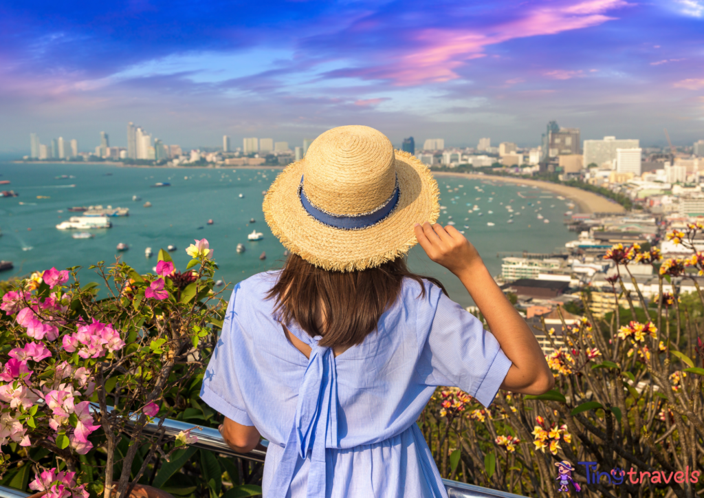 Female-tourists-at-Pattaya