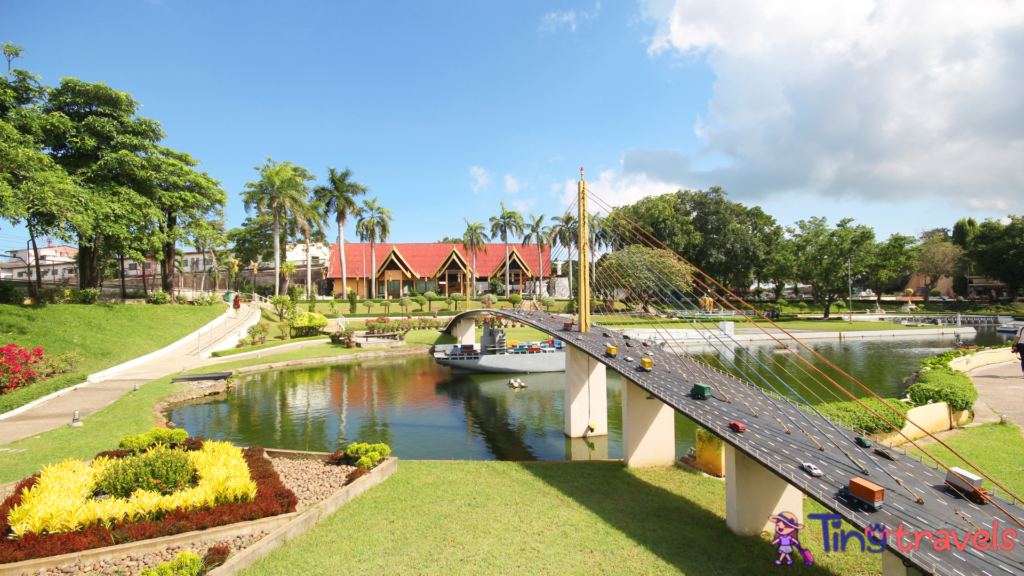 Bridge in Mini Siam⁠