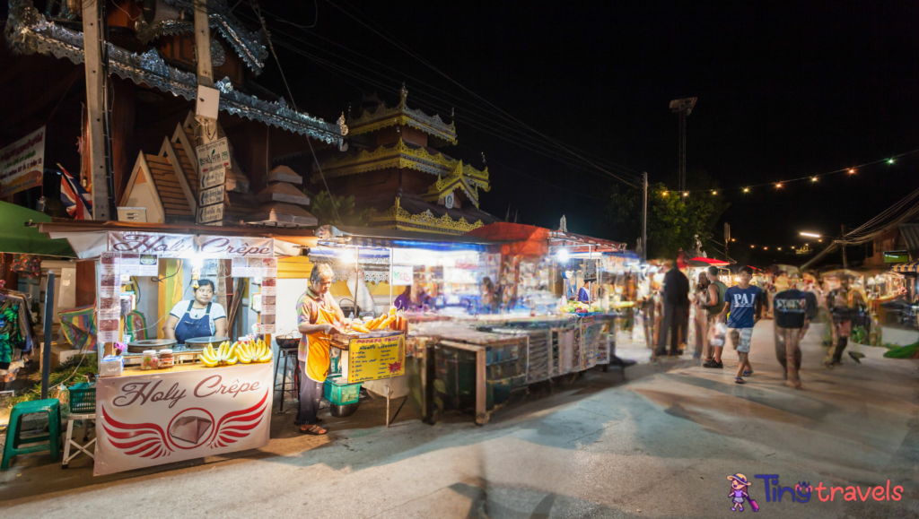 sunday chiang mai market
night bazaar
sunday market in chiang mai
pha khlong chiang mai
sunday night market in chiang mai